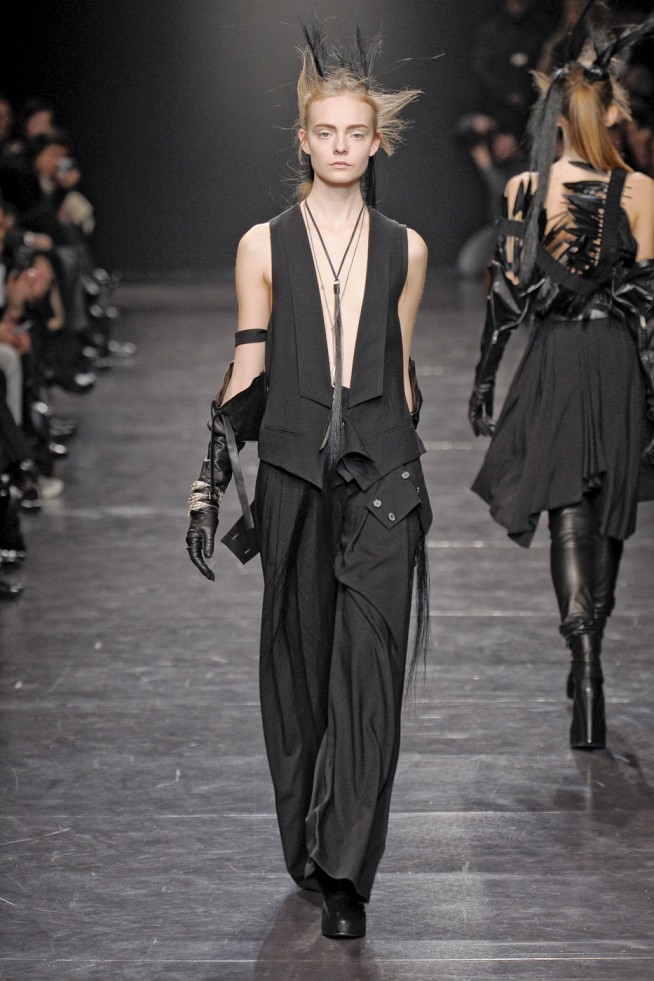 desfiles-anndemeulemeester-parisinverno2011rtw-148
