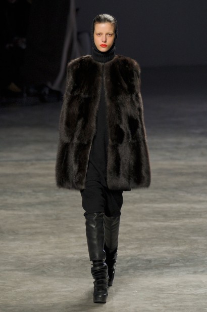 desfiles-rickowens-parisinverno2011rtw-108