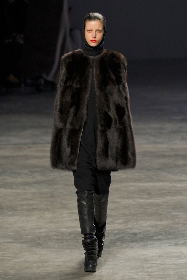 desfiles-rickowens-parisinverno2011rtw-108