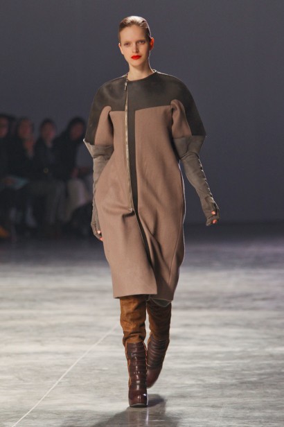 desfiles-rickowens-parisinverno2011rtw-117