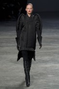 desfiles-rickowens-parisinverno2011rtw-131