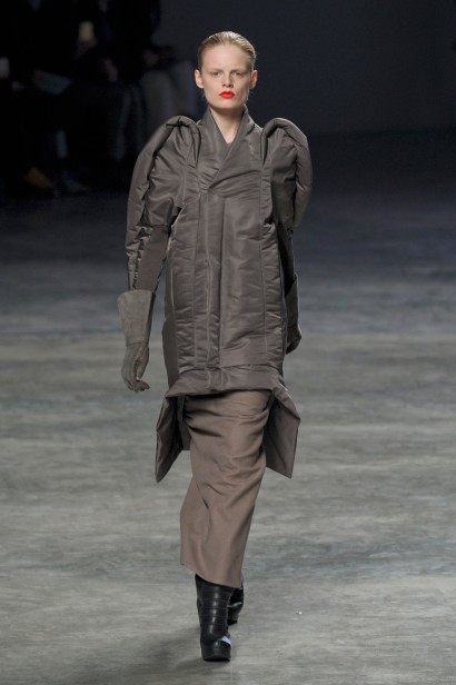 desfiles-rickowens-parisinverno2011rtw-133