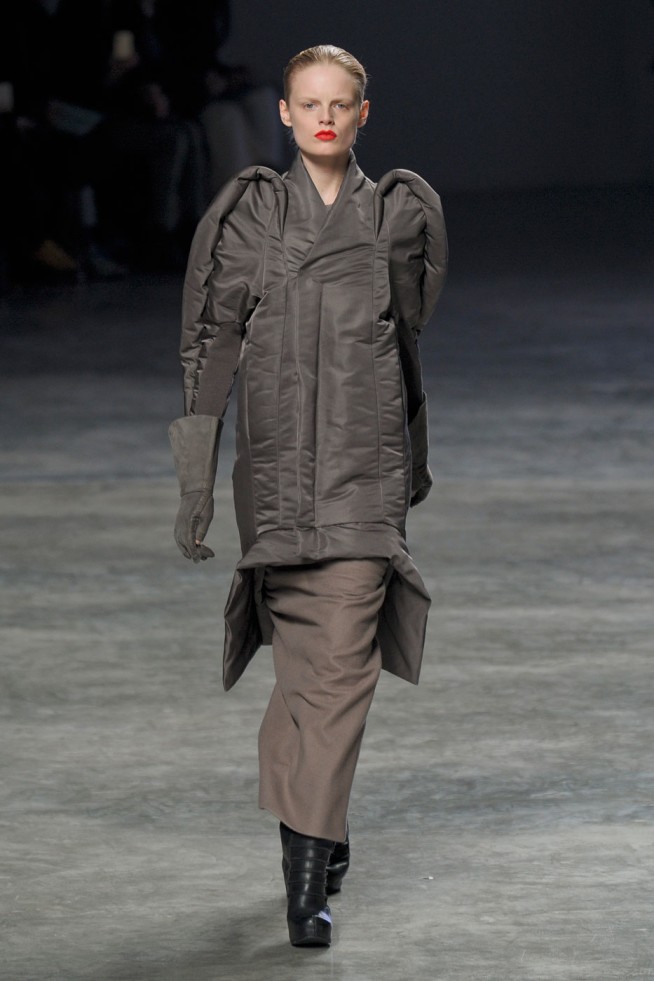 desfiles-rickowens-parisinverno2011rtw-133