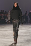 desfiles-rickowens-parisinverno2011rtw-139