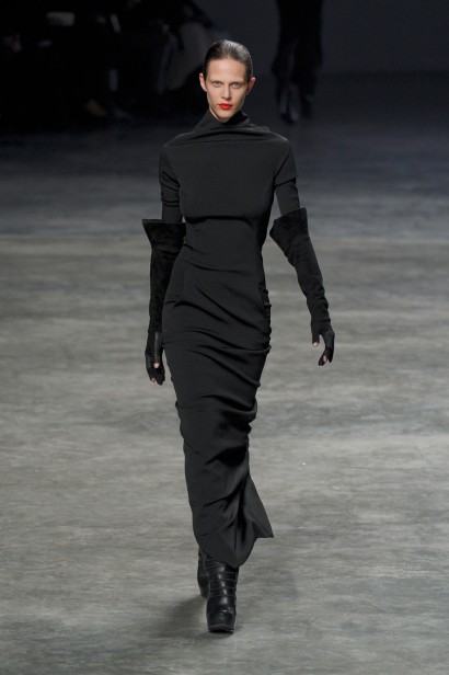 desfiles-rickowens-parisinverno2011rtw-144