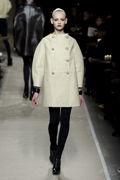 desfiles-loewe-parisinverno2011rtw-104
