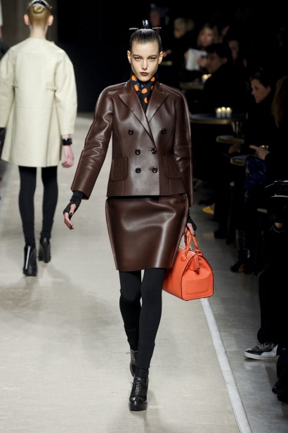 desfiles-loewe-parisinverno2011rtw-105