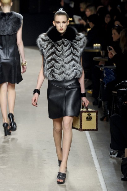 desfiles-loewe-parisinverno2011rtw-109