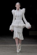 desfiles-mcqueen-parisinverno2011rtw-135