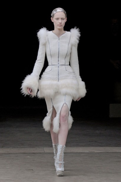 desfiles-mcqueen-parisinverno2011rtw-136