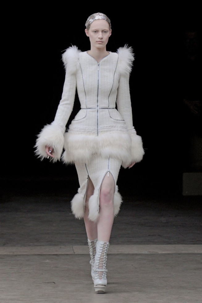 desfiles-mcqueen-parisinverno2011rtw-136