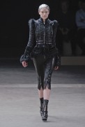 desfiles-mcqueen-parisinverno2011rtw-142