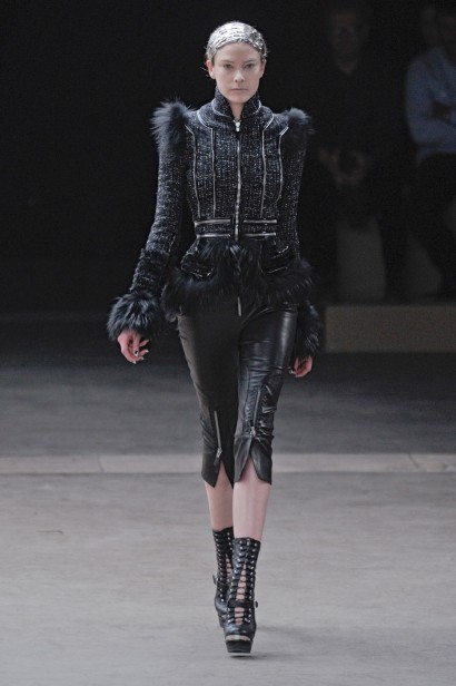 desfiles-mcqueen-parisinverno2011rtw-142