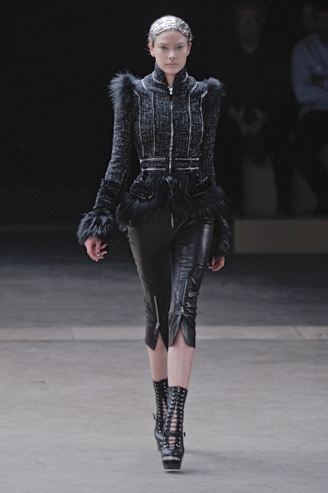 desfiles-mcqueen-parisinverno2011rtw-142
