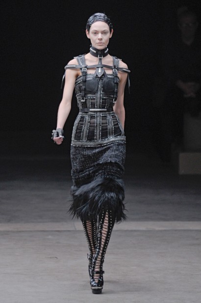 desfiles-mcqueen-parisinverno2011rtw-143
