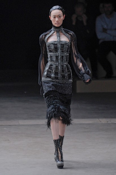 desfiles-mcqueen-parisinverno2011rtw-144
