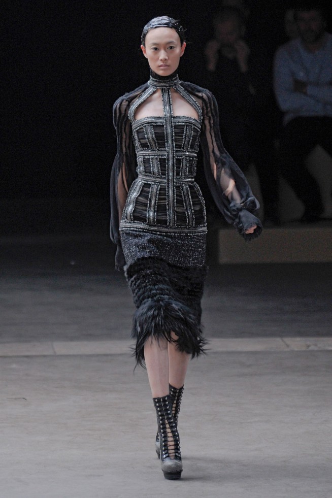desfiles-mcqueen-parisinverno2011rtw-144