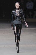 desfiles-mcqueen-parisinverno2011rtw-147