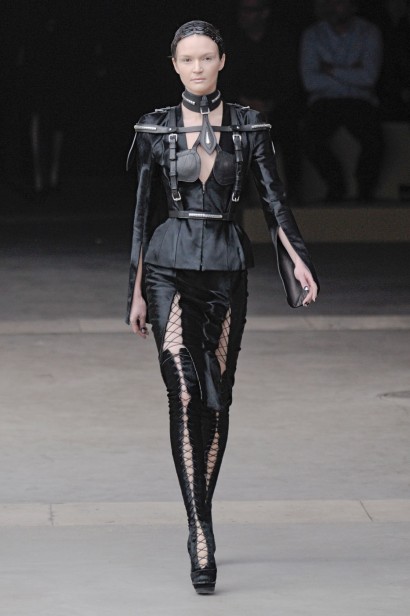 desfiles-mcqueen-parisinverno2011rtw-147