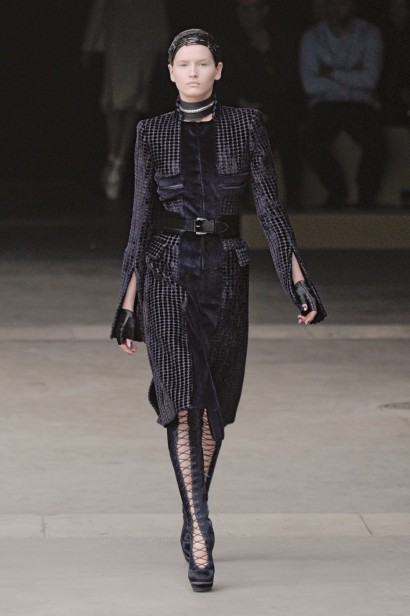 desfiles-mcqueen-parisinverno2011rtw-148