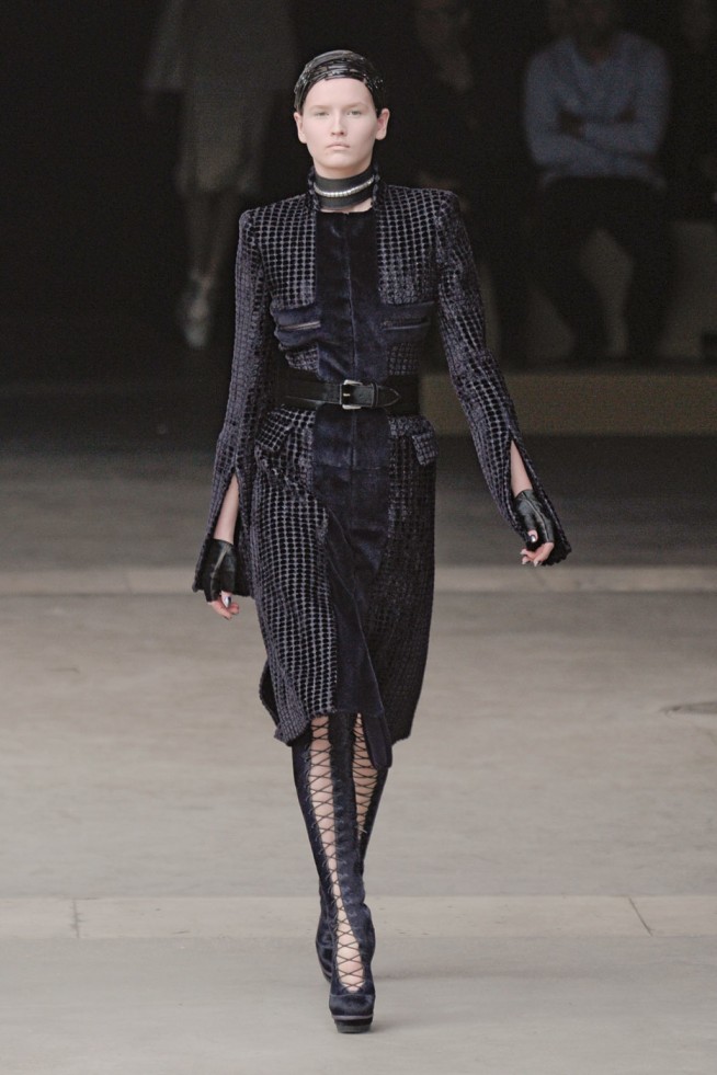 desfiles-mcqueen-parisinverno2011rtw-148