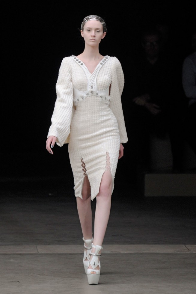 desfiles-mcqueen-parisinverno2011rtw-149