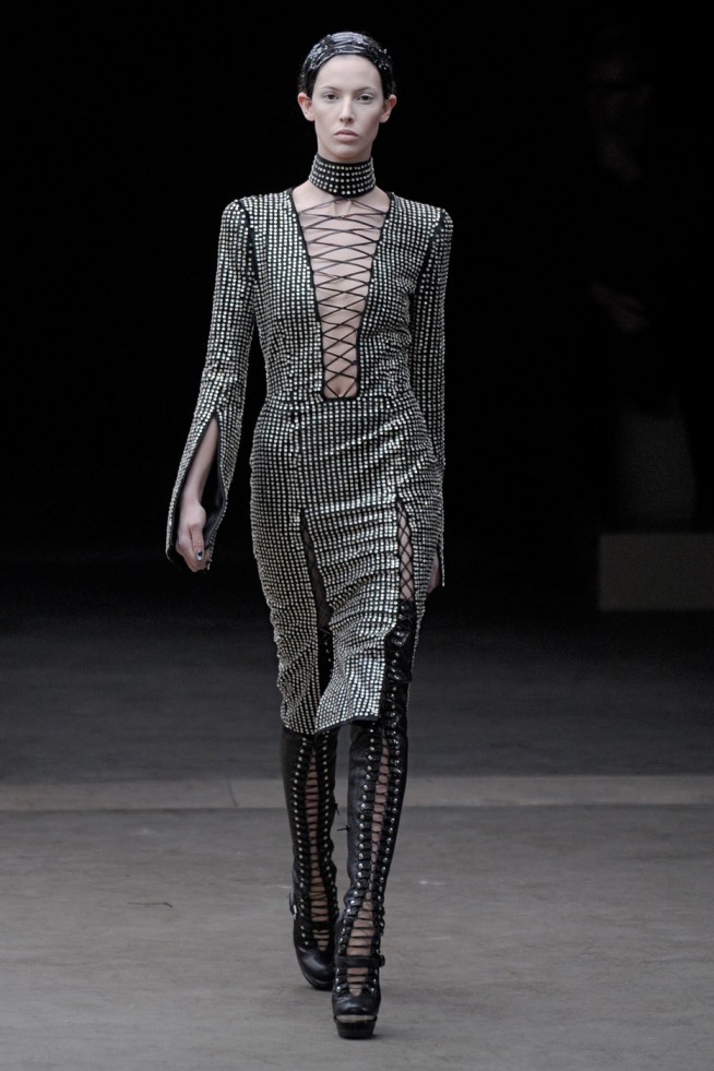 desfiles-mcqueen-parisinverno2011rtw-152