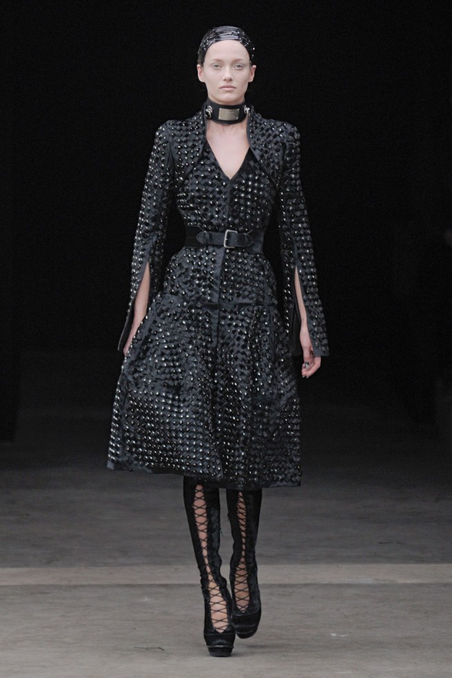 desfiles-mcqueen-parisinverno2011rtw-153