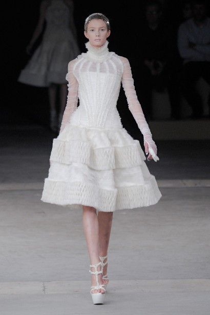 desfiles-mcqueen-parisinverno2011rtw-156