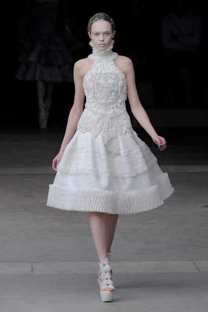 desfiles-mcqueen-parisinverno2011rtw-157