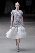 desfiles-mcqueen-parisinverno2011rtw-159