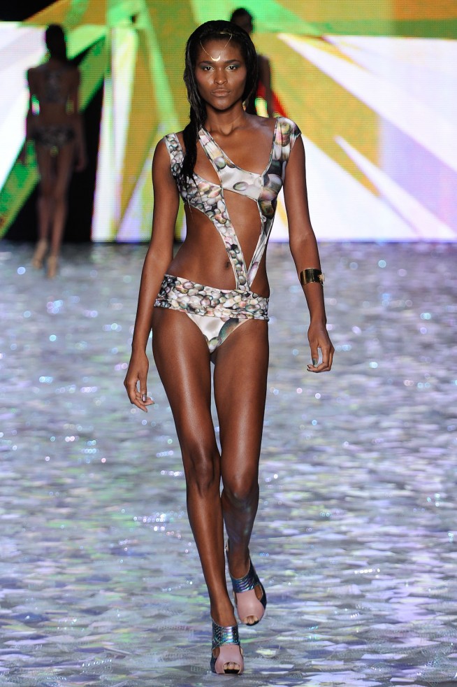 desfile-triya-fashionrioverao2012-112