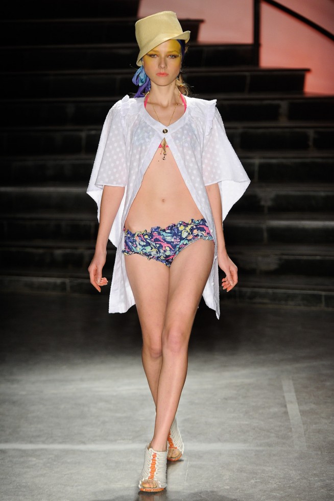 desfile-karinfeller-casadecriadoresverao2012-100