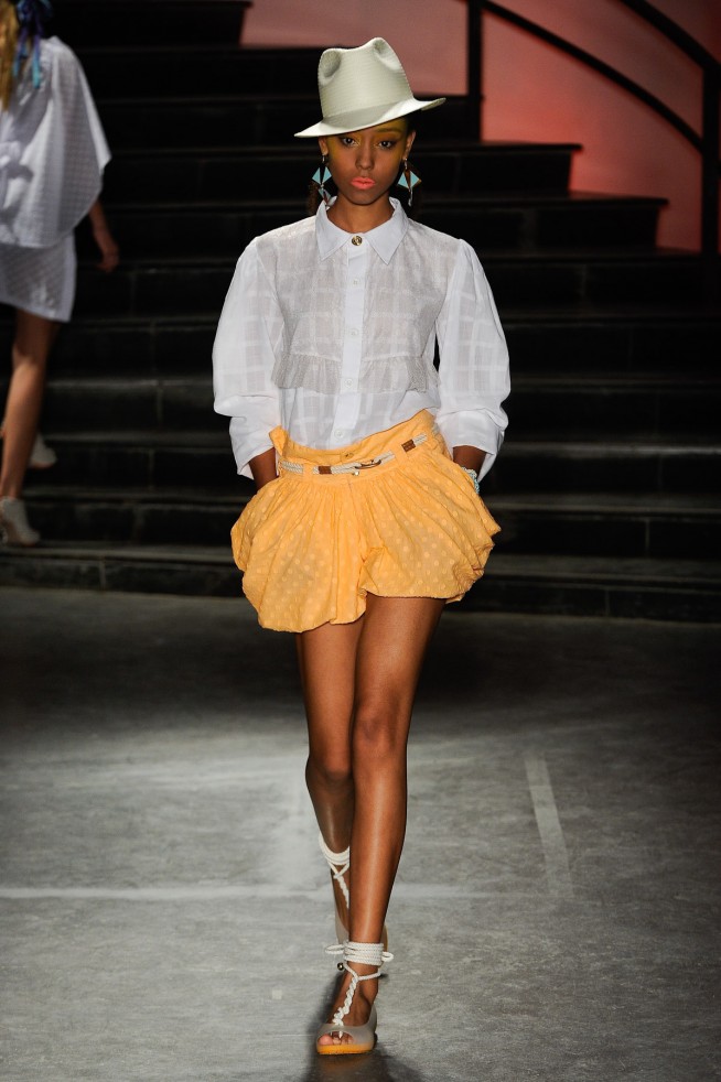 desfile-karinfeller-casadecriadoresverao2012-102