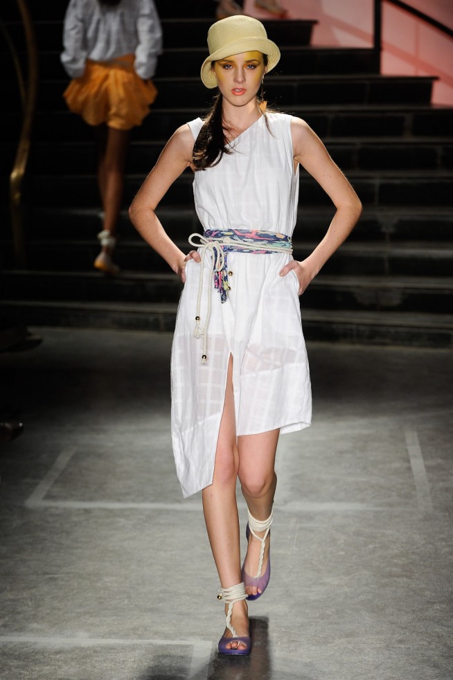 desfile-karinfeller-casadecriadoresverao2012-104