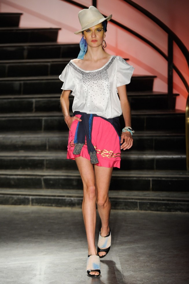 desfile-karinfeller-casadecriadoresverao2012-107