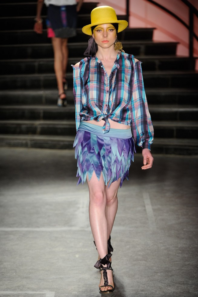 desfile-karinfeller-casadecriadoresverao2012-109