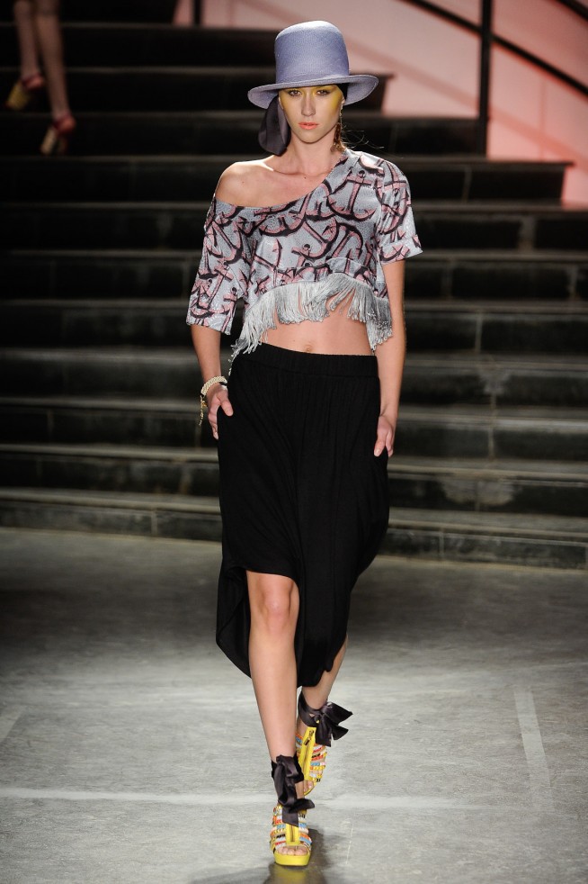 desfile-karinfeller-casadecriadoresverao2012-119