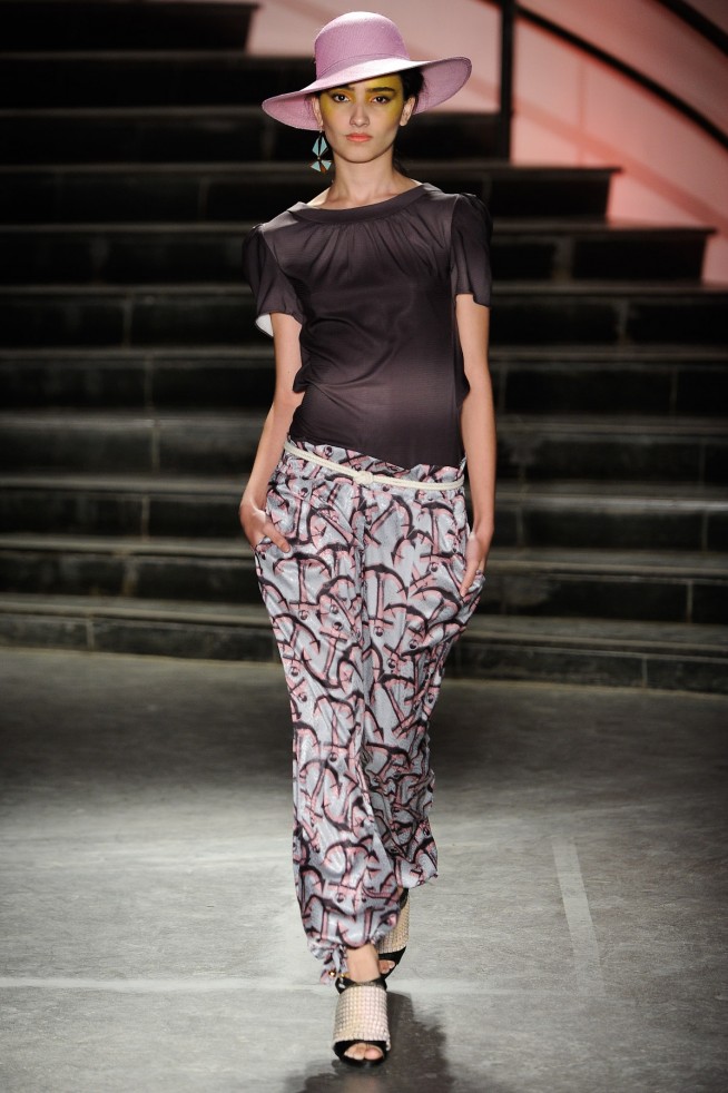 desfile-karinfeller-casadecriadoresverao2012-120