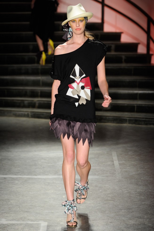 desfile-karinfeller-casadecriadoresverao2012-121