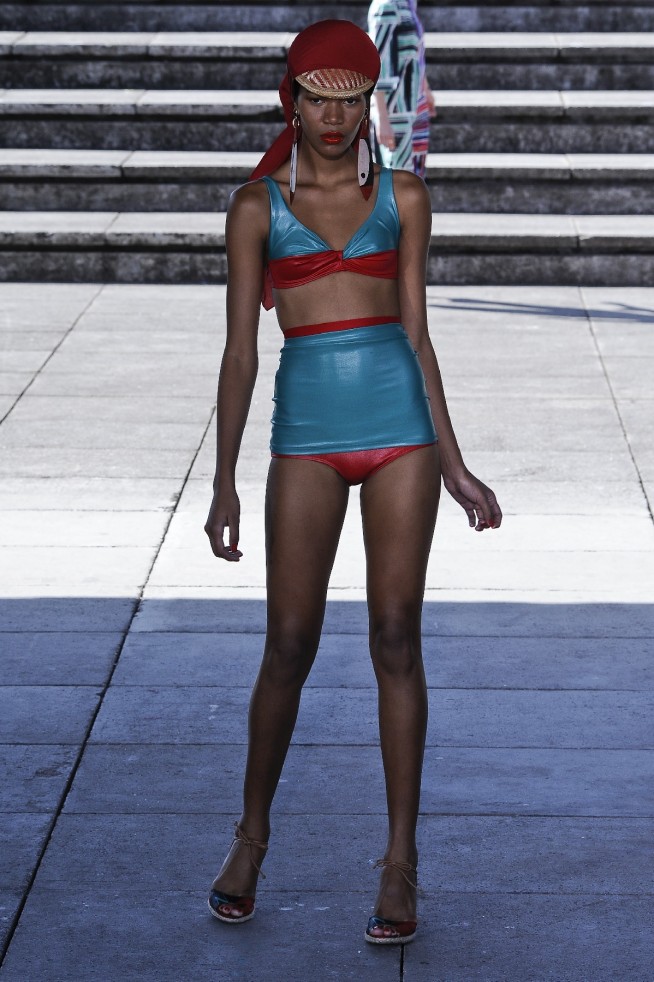 desfile-neon-spfwverao2012-08