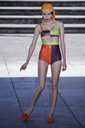 desfile-neon-spfwverao2012-12