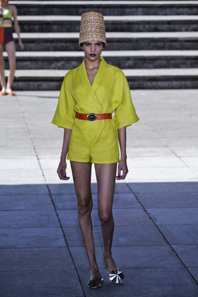 desfile-neon-spfwverao2012-13