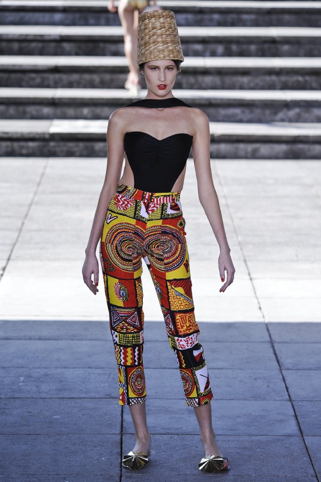 desfile-neon-spfwverao2012-21