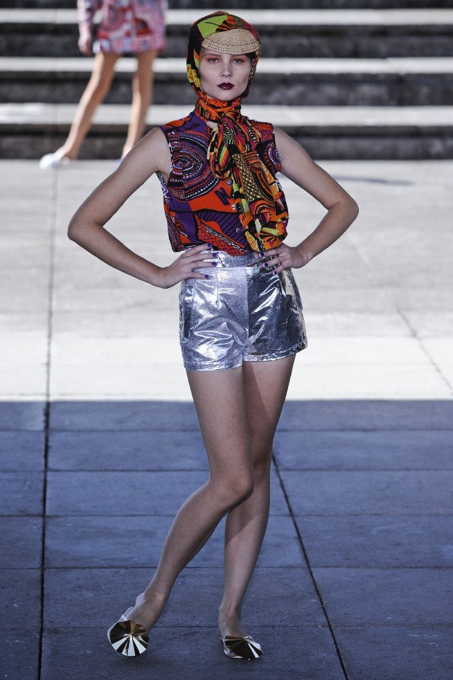 desfile-neon-spfwverao2012-24