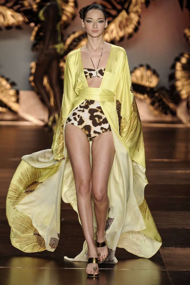 desfile-adrianadegreas-spfwverao2012-23