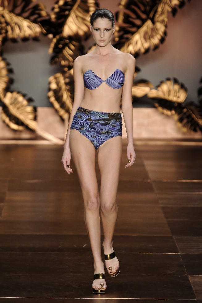 desfile-adrianadegreas-spfwverao2012-25