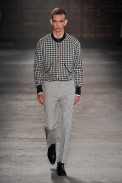 desfile-mcqueen-milao-men-verao2012-101