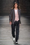 desfile-mcqueen-milao-men-verao2012-115