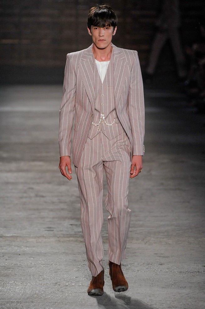 desfile-mcqueen-milao-men-verao2012-120
